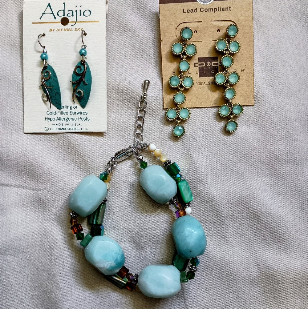 Vintage Teal/Blue/Aquamarine Set Of Dangle & Post Earrings & Stone Bracelet